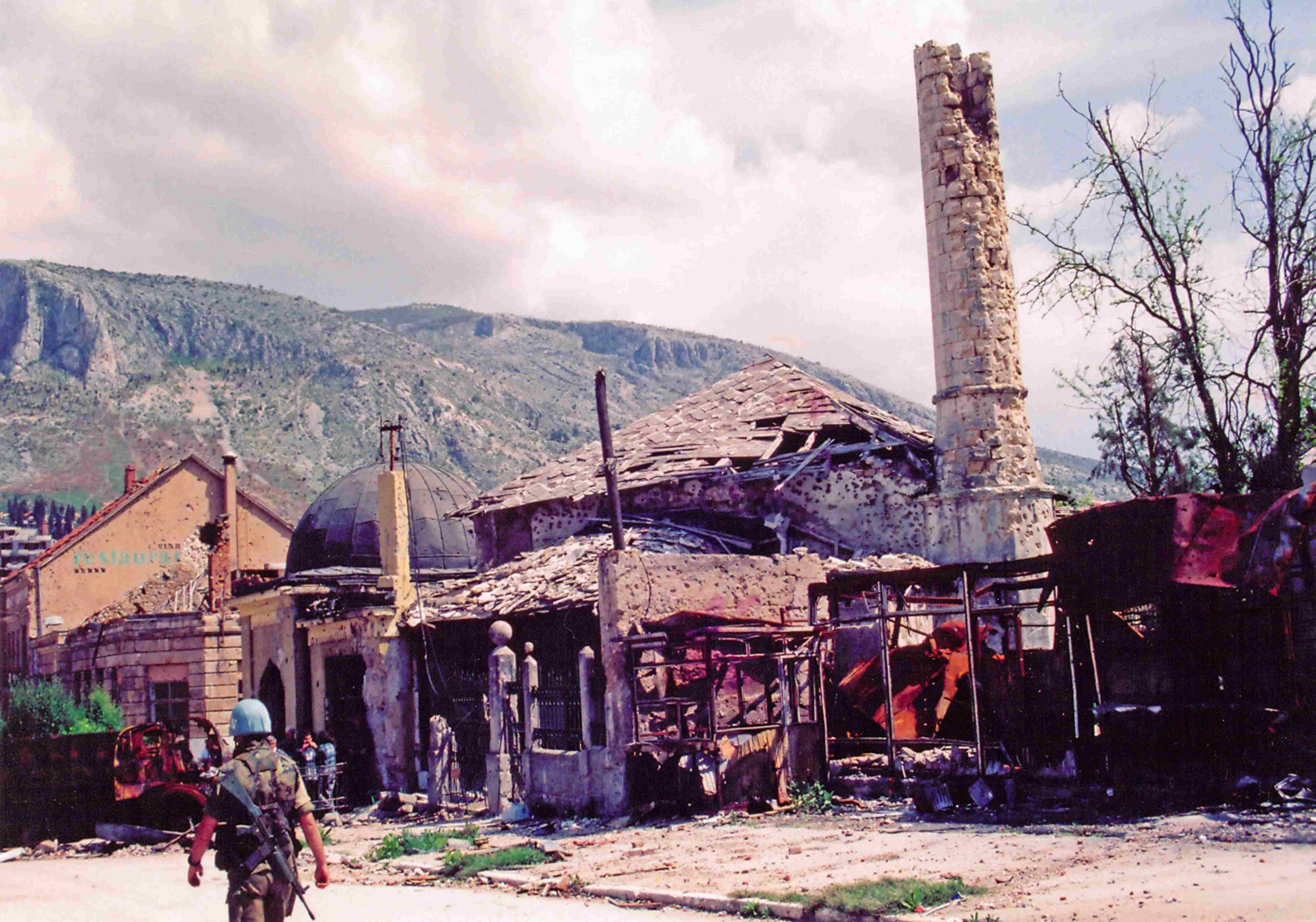 Tragedija, satira i satiranje Bosne: Omaž hrvatskom UZP